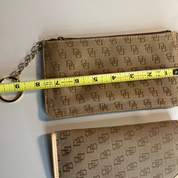 Dooney & Bourke brown signature wristlet eye sunglasses case set - Picture 2 of 4